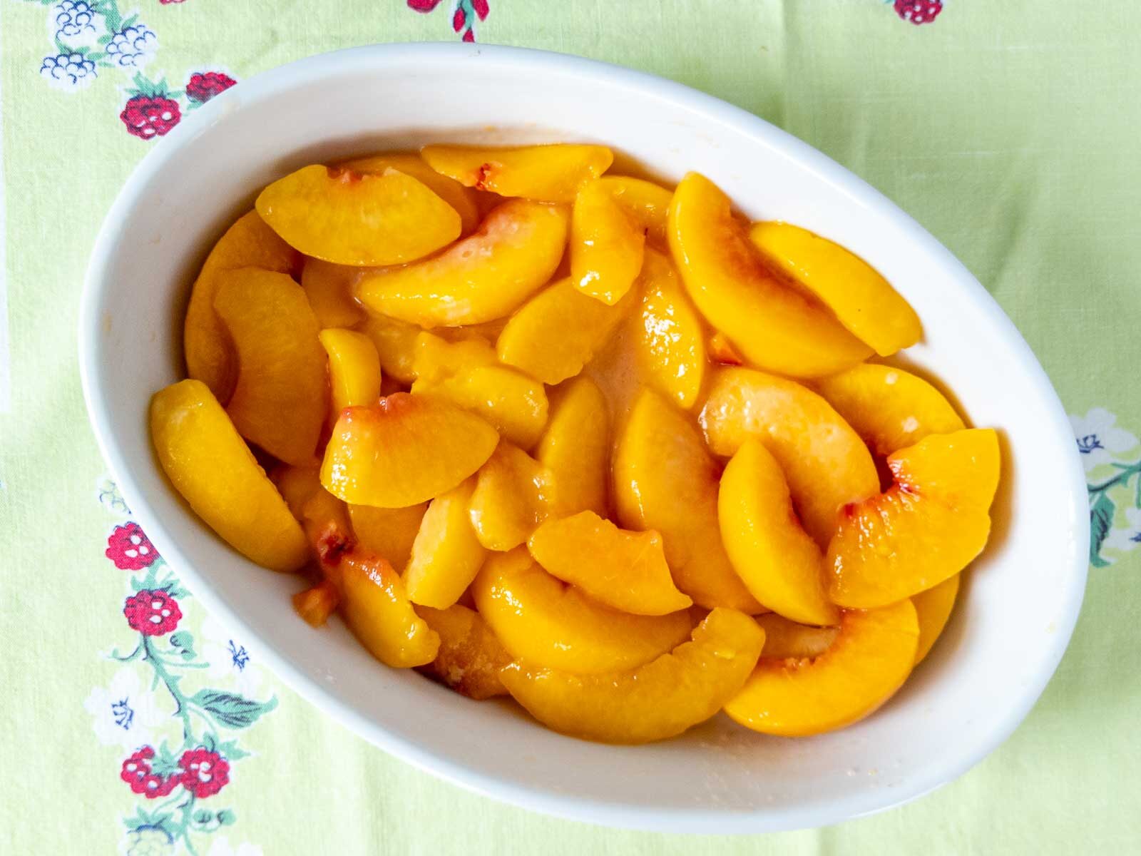 peach filling in baking dish