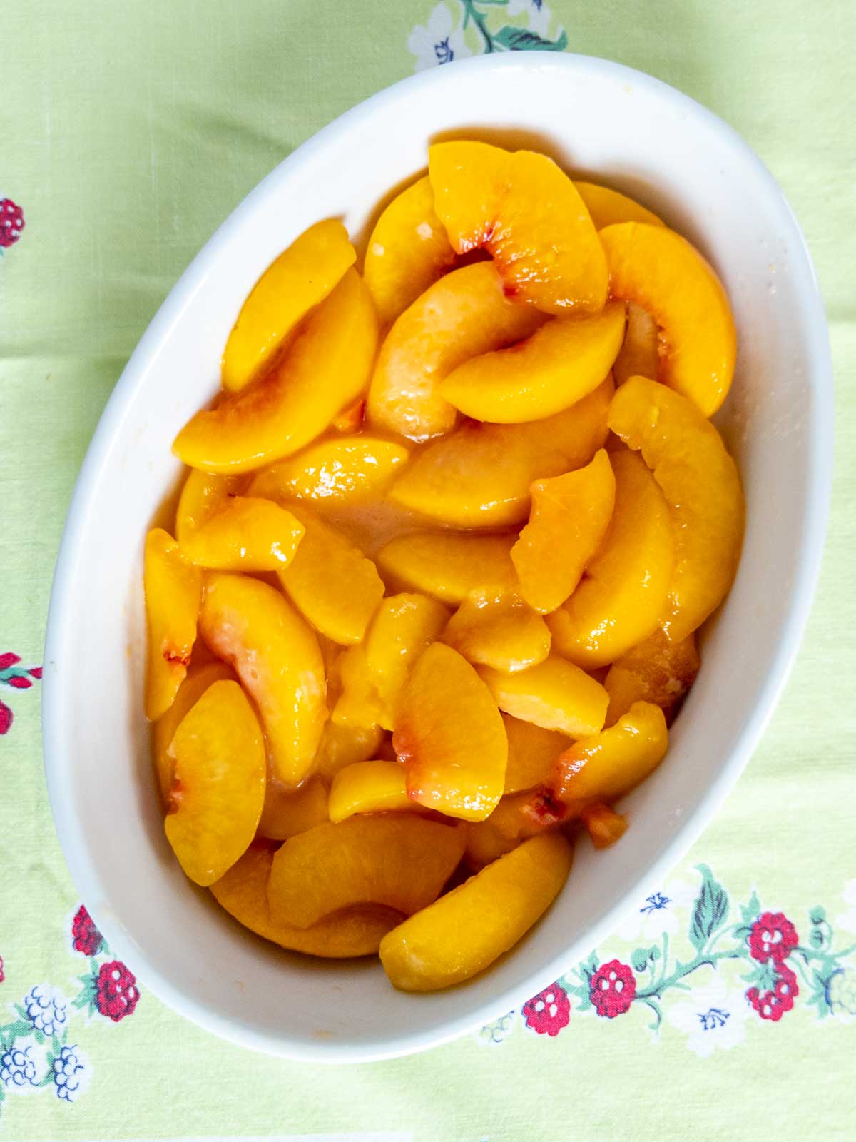 peach filling in baking dish