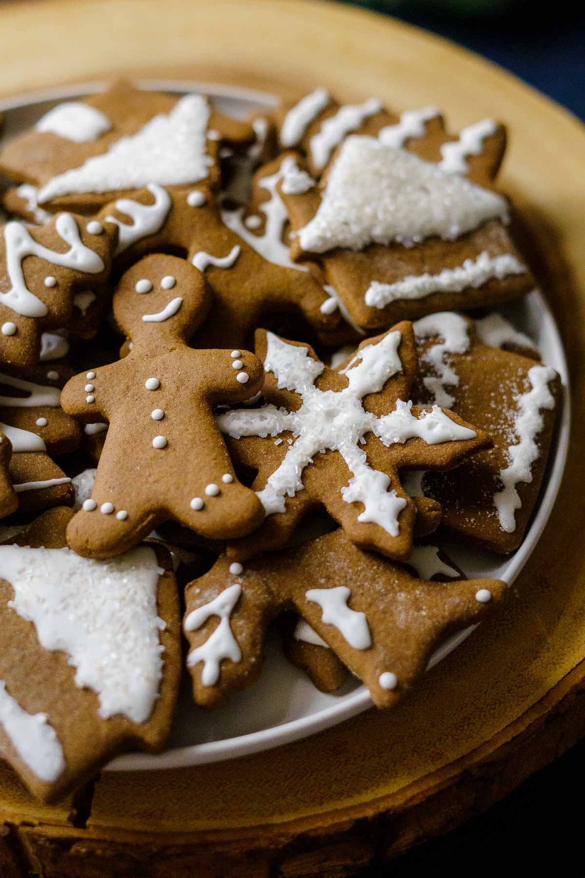 Plate of gingerbread cookies.
