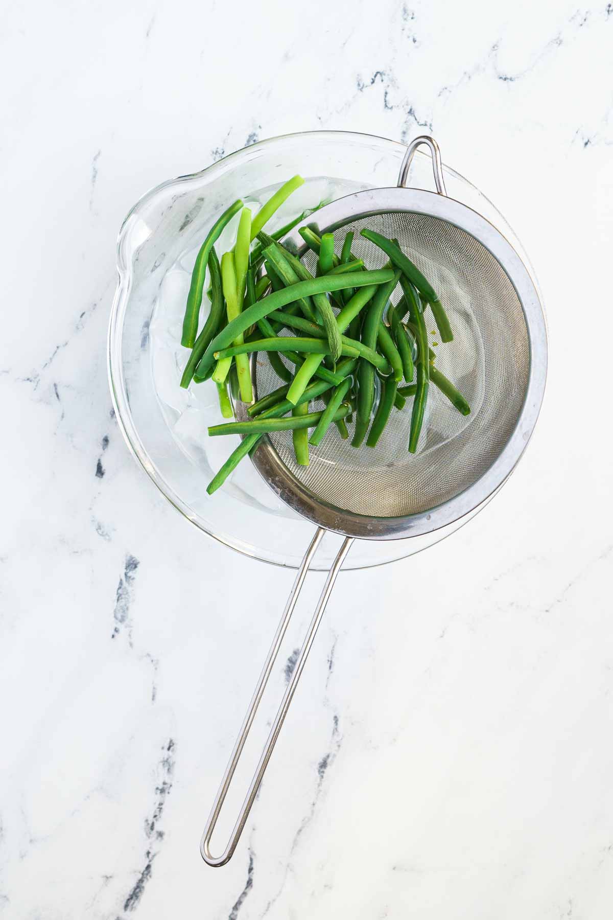 strainer to transferring green beans to ice water