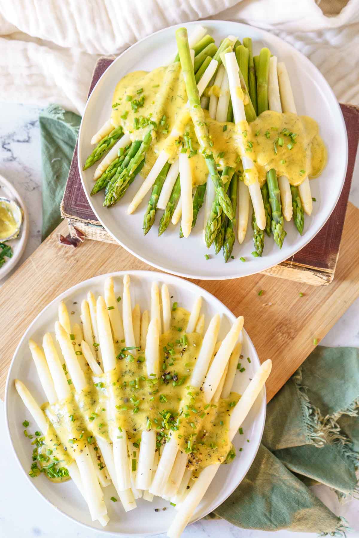 mix of green and white asparagus on plate.