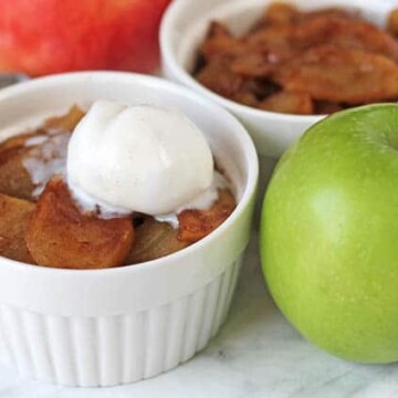 Sliced apples with ice cream in a ramekin.