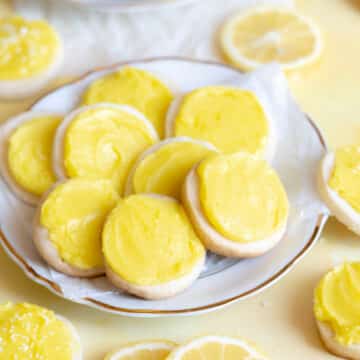 Cookies on a plate with lemon slices.