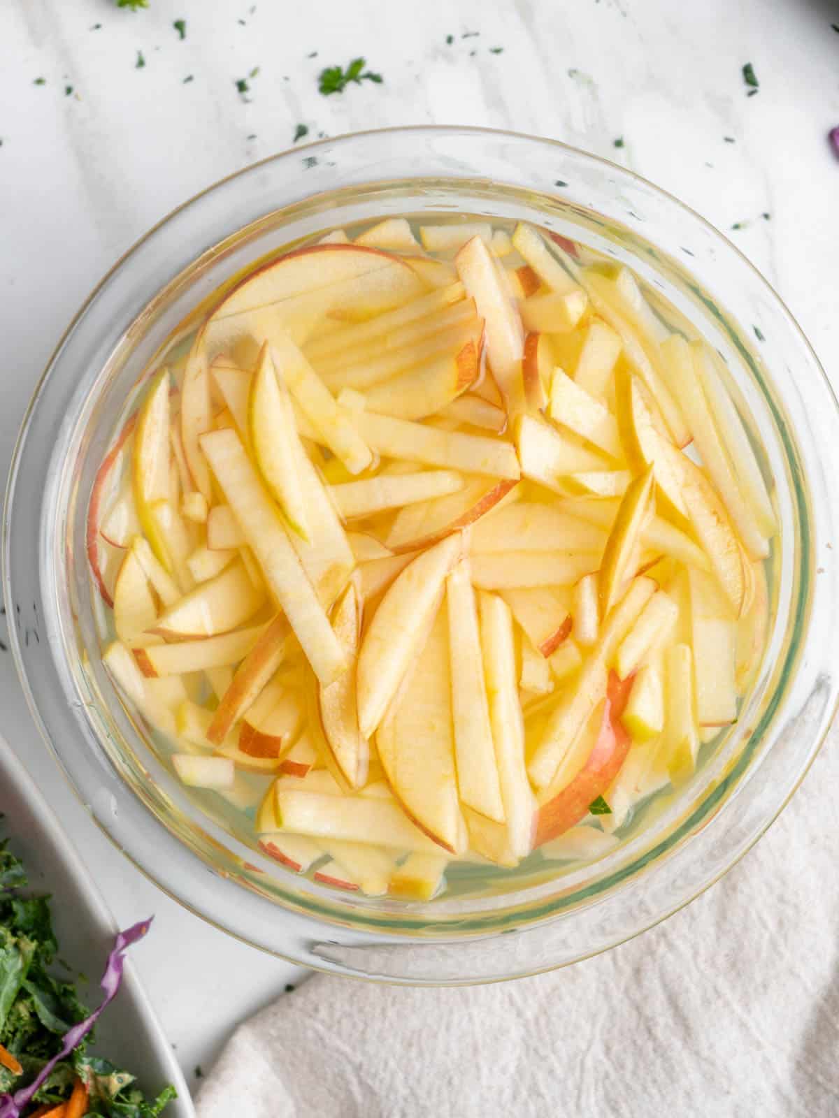 Soaking apples in cold water.