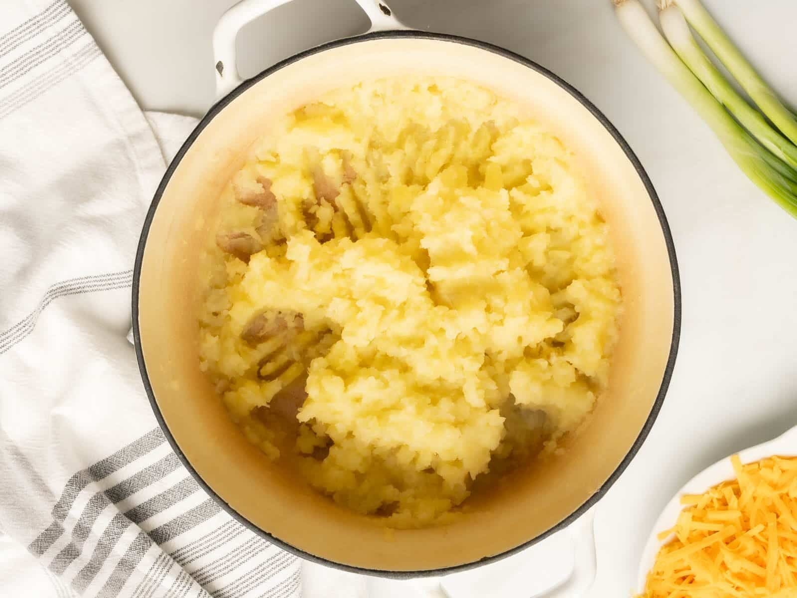 Mashed potatoes in a pot.