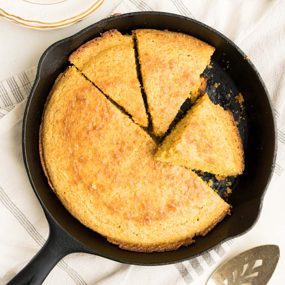 Slices of cornbread.
