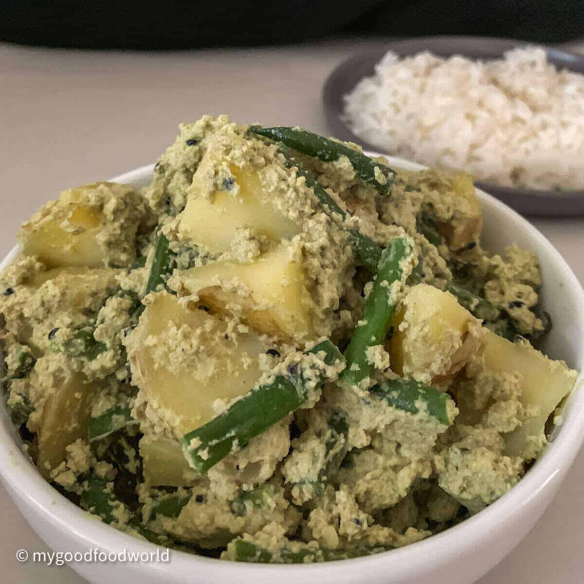 Green beans and potato curry in a bowl.