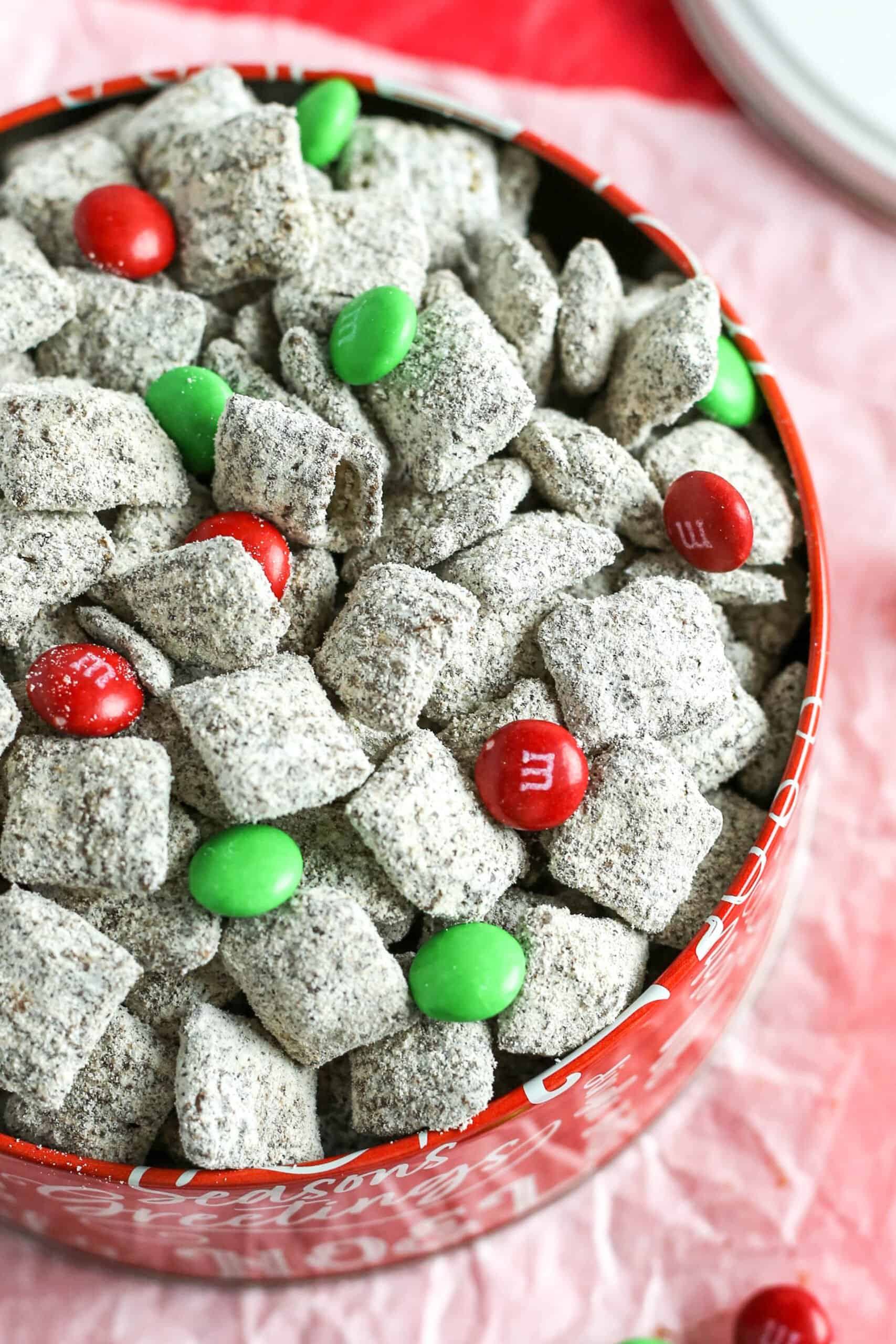 Vanilla pudding puppy chow in a bowl.