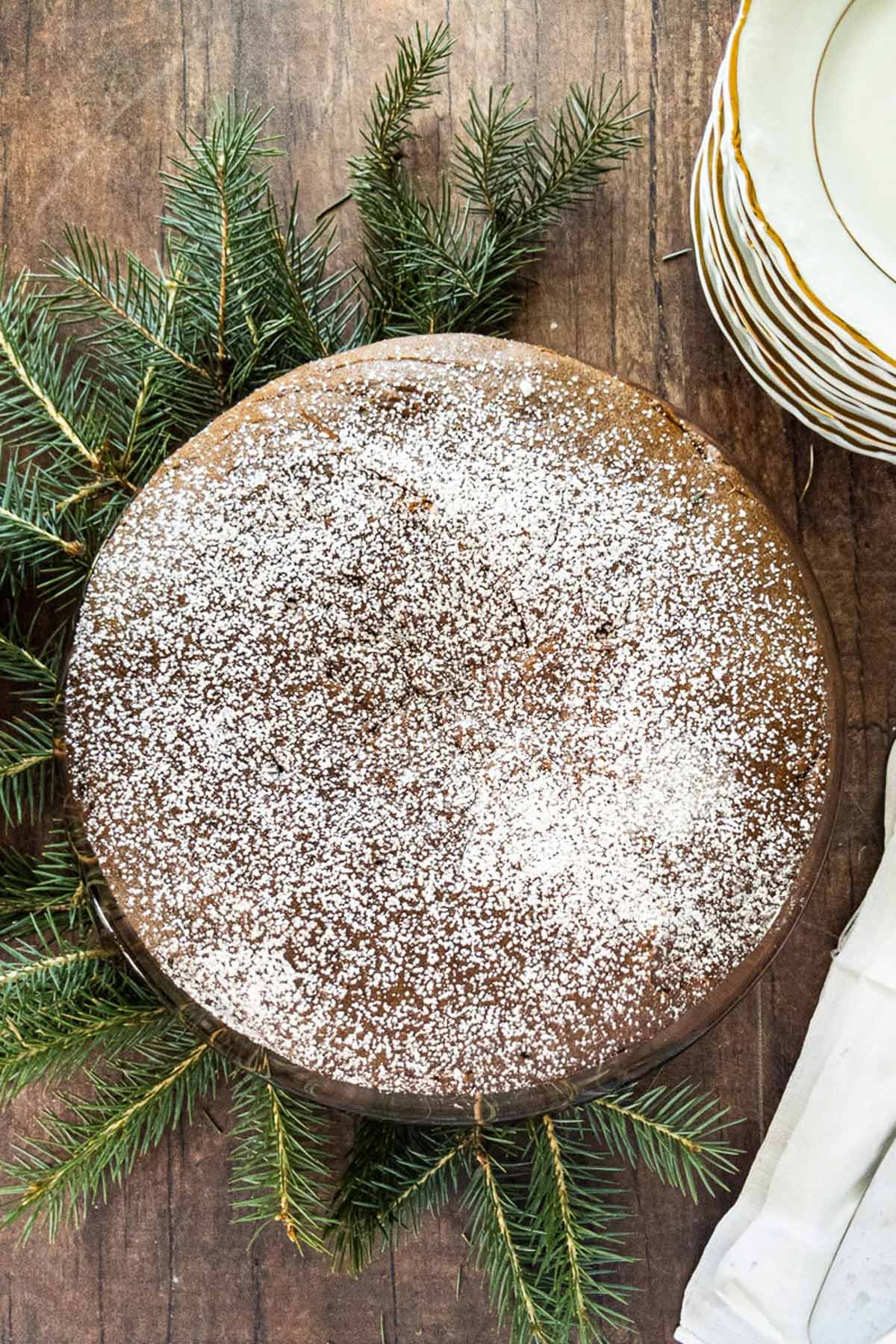 Spice cake with powdered sugar.