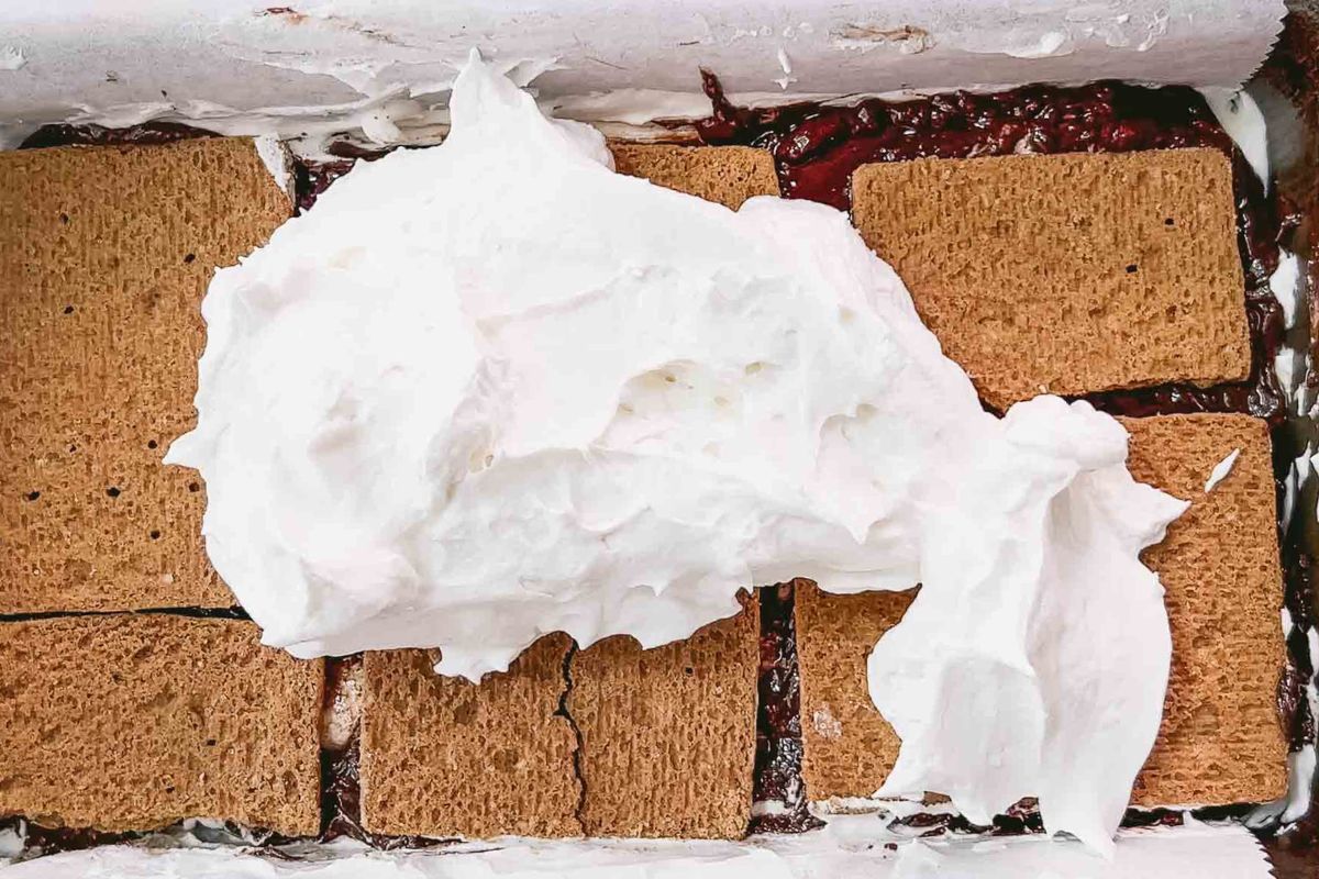 S'more icebox topped with cream fillings in a baking dish.